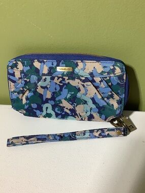 Travelon blue graphic wristlet